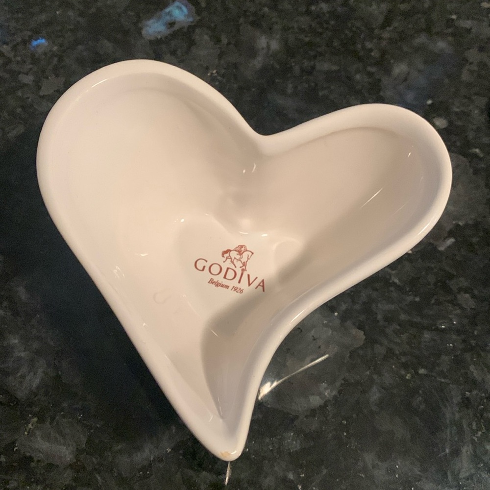 GODIVA Heart Shaped Porcelain Candy/jewelry Dish